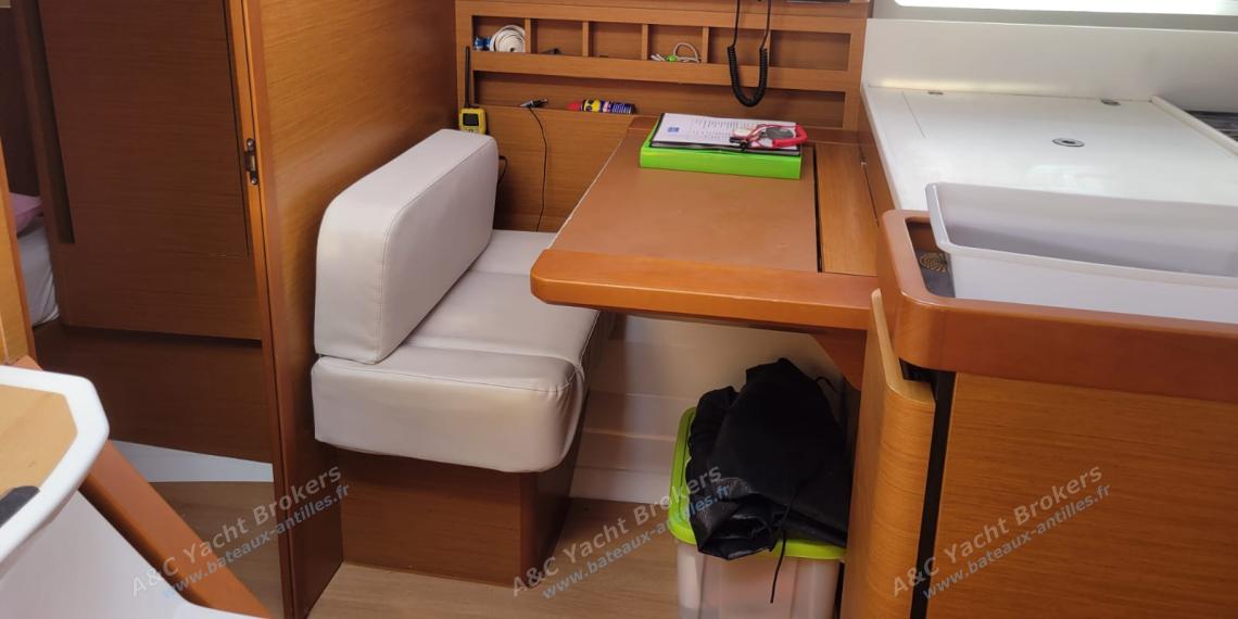 Jeanneau Sun Odyssey 440 : Table à cartes Jeanneau Sun Odyssey 440 : Table à cartes