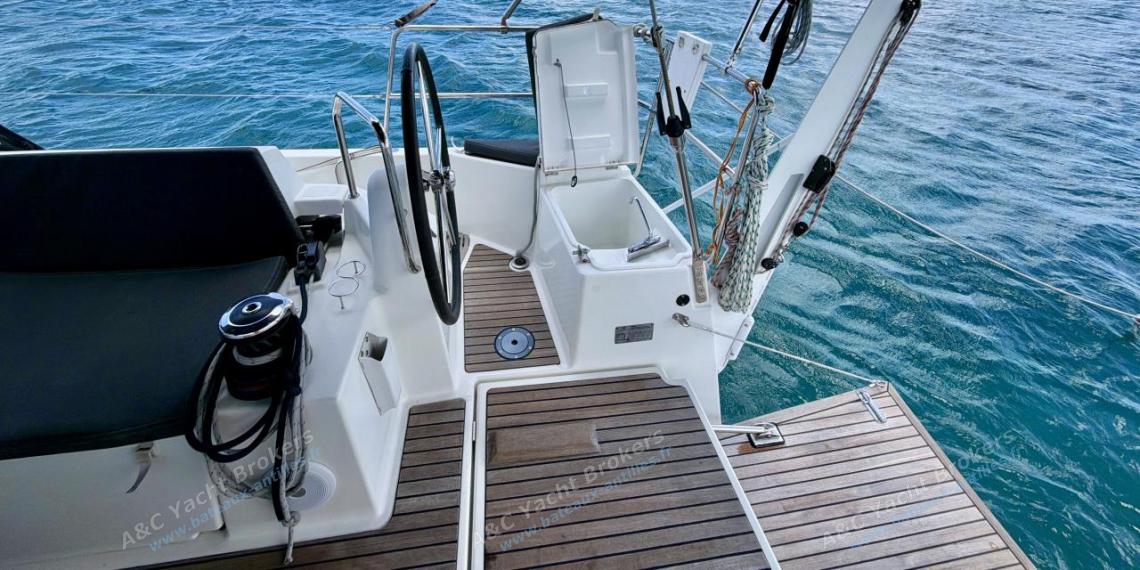 Jeanneau Sun Odyssey 440 : Poste de barre tribord Jeanneau Sun Odyssey 440 : Poste de barre tribord