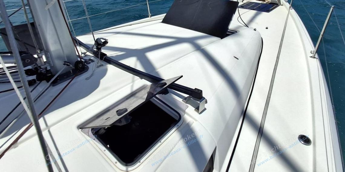 Jeanneau Sun Odyssey 440 : Passavant tribord autre vue Jeanneau Sun Odyssey 440 : Passavant tribord autre vue