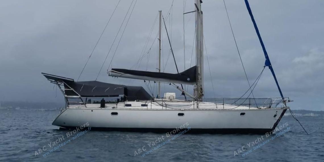 Jeanneau Sun Odyssey 45.2 : Au mouillage en Martinique Jeanneau Sun Odyssey 45.2 : Au mouillage en Martinique