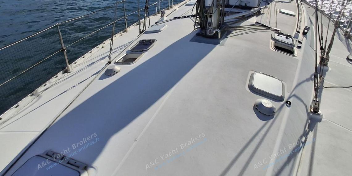 Jeanneau Sun Odyssey 45.2 : Roof vu depuis l'étrave Jeanneau Sun Odyssey 45.2 : Roof vu depuis l'étrave