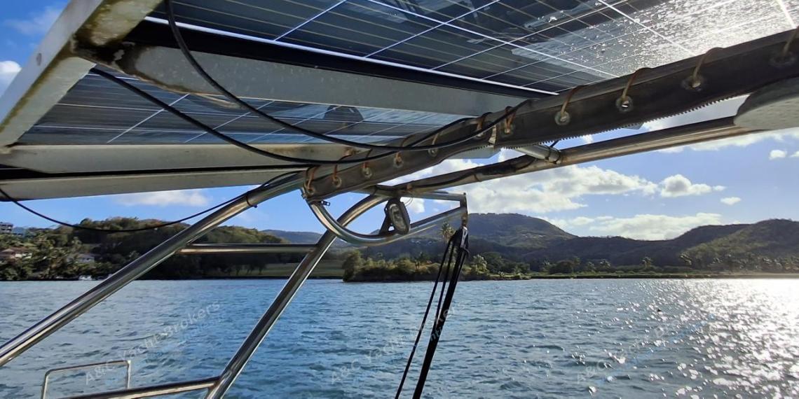 Jeanneau Sun Odyssey 45.2 : Panneaux solaires Jeanneau Sun Odyssey 45.2 : Panneaux solaires
