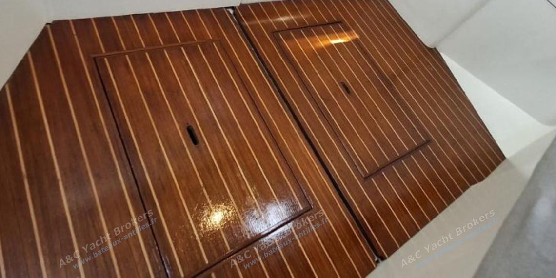 Jeanneau Sun Odyssey 45.2 : Plancher dans la cabine avant Jeanneau Sun Odyssey 45.2 : Plancher dans la cabine avant