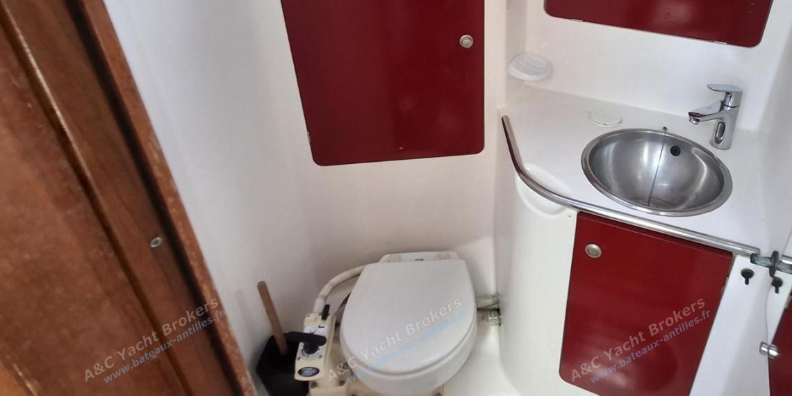 Jeanneau Sun Odyssey 45.2 : Salle d'eau dans la cabine avant Jeanneau Sun Odyssey 45.2 : Salle d'eau dans la cabine avant