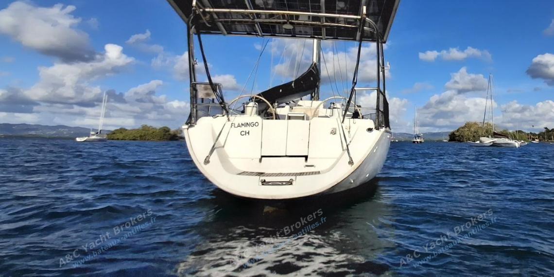 Jeanneau Sun Odyssey 45.2 : Portique et panneaux solaires Jeanneau Sun Odyssey 45.2 : Portique et panneaux solaires