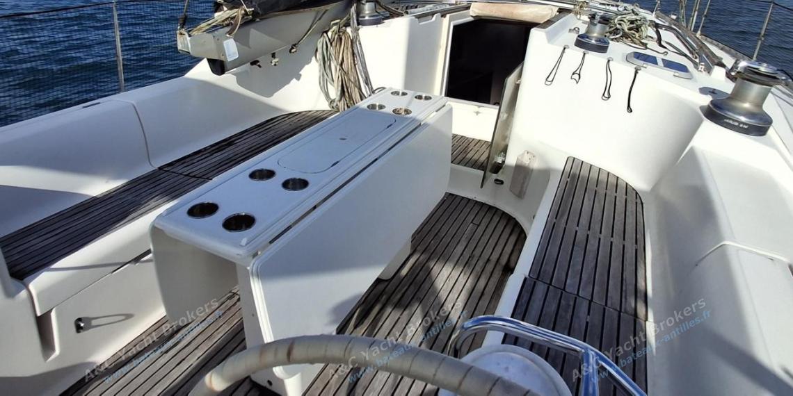 Jeanneau Sun Odyssey 45.2 : Table de cockpit autre vue Jeanneau Sun Odyssey 45.2 : Table de cockpit autre vue