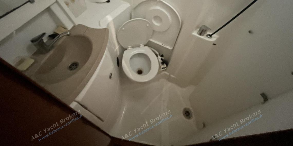 Jeanneau Sun Odyssey 45 : Salle d'eau arrière Jeanneau Sun Odyssey 45 : Salle d'eau arrière