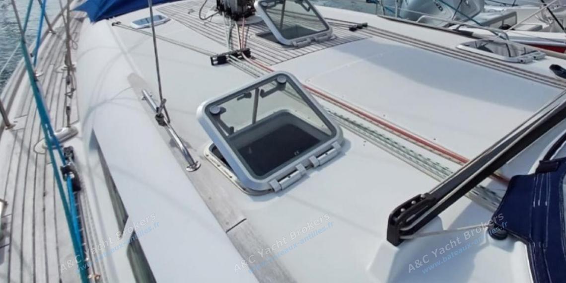 Jeanneau Sun Odyssey 45 : Roof et passavant bâbord Jeanneau Sun Odyssey 45 : Roof et passavant bâbord