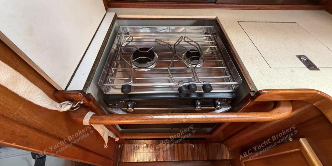 Jeanneau Sun Shine 38 : Cuisinière et four Jeanneau Sun Shine 38 : Cuisinière et four