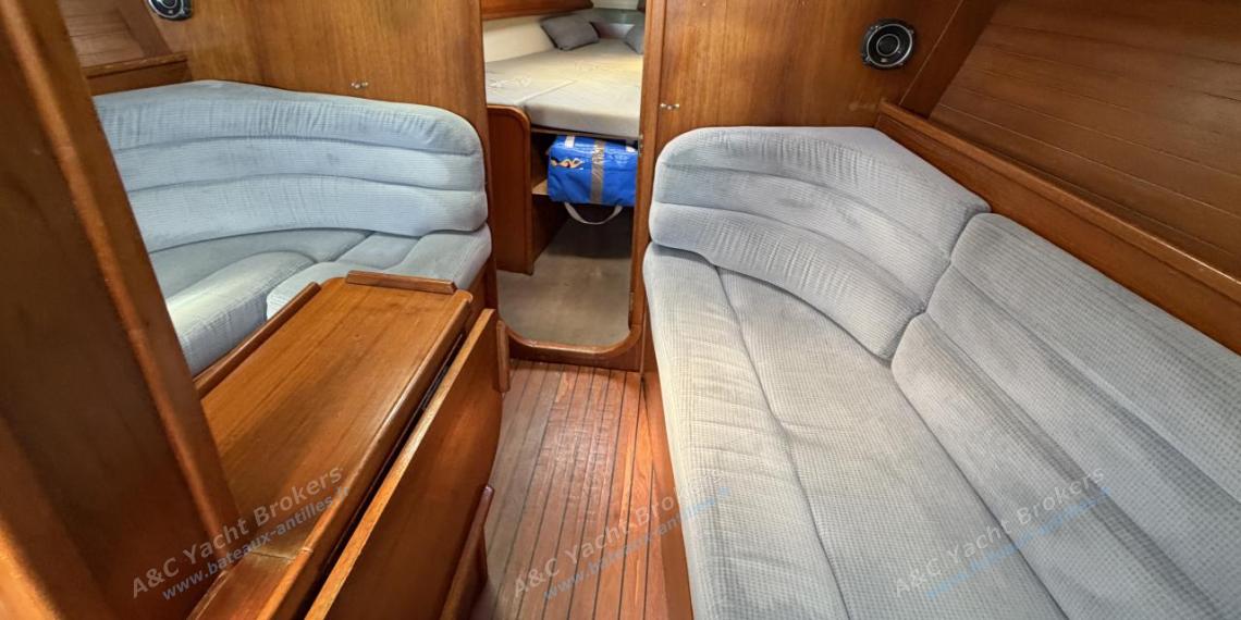 Jeanneau Sun Shine 38 : Banquette du carré Jeanneau Sun Shine 38 : Banquette du carré
