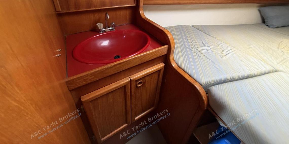 Jeanneau Sun Shine 38 : Lavabo dans la cabine avant Jeanneau Sun Shine 38 : Lavabo dans la cabine avant