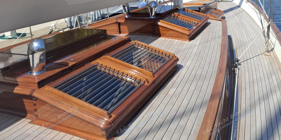 TIOGA 68 : Roof et claires-voies tribord TIOGA 68 : Roof et claires-voies tribord