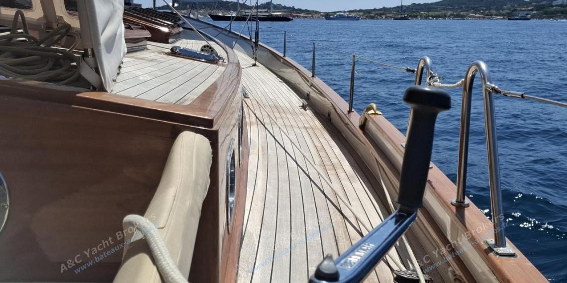 TIOGA 68 : Passavant tribord vu depuis le cockpit TIOGA 68 : Passavant tribord vu depuis le cockpit