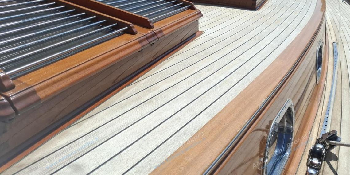 TIOGA 68 : Passavant bâbord TIOGA 68 : Passavant bâbord