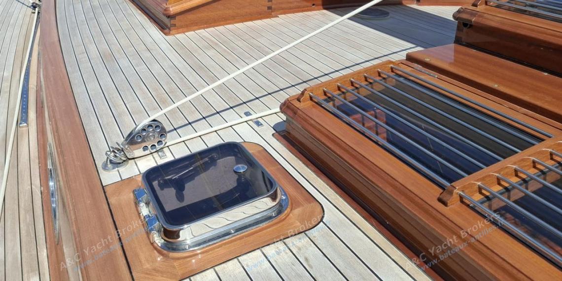 TIOGA 68 : Claires-voies bâbord autre vue TIOGA 68 : Claires-voies bâbord autre vue