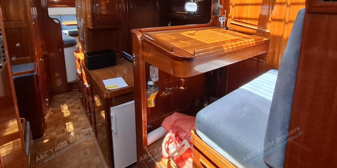 TIOGA 68 : Table à cartes à tribord TIOGA 68 : Table à cartes à tribord