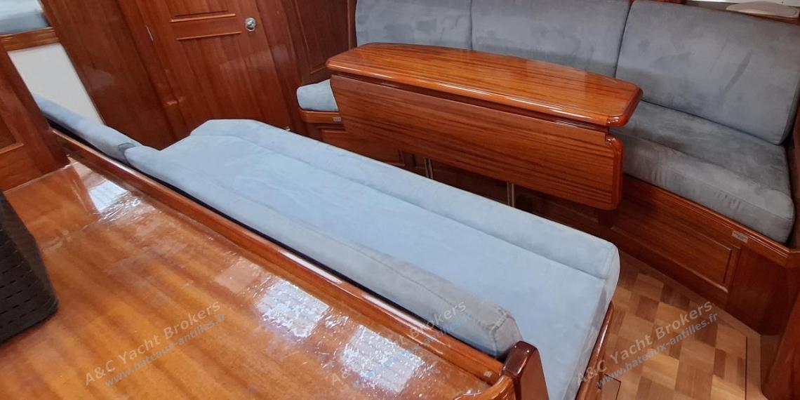 TIOGA 68 : Coin repas et banquette vu depuis la cuisine TIOGA 68 : Coin repas et banquette vu depuis la cuisine