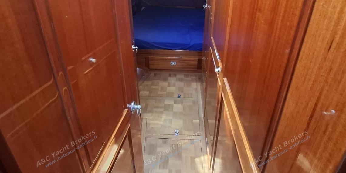 TIOGA 68 : Cabine propriétaire vue depuis la coursive TIOGA 68 : Cabine propriétaire vue depuis la coursive