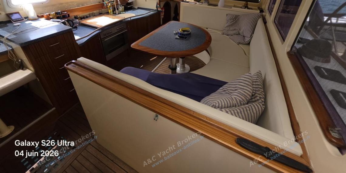 Baltec Engineering GmbH Visiona 40 : Table du carré et banquette Baltec Engineering GmbH Visiona 40 : Table du carré et banquette