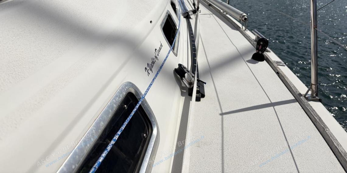 X-Yachts-X-40 : Passavant tribord autre vue X-Yachts-X-40 : Passavant tribord autre vue