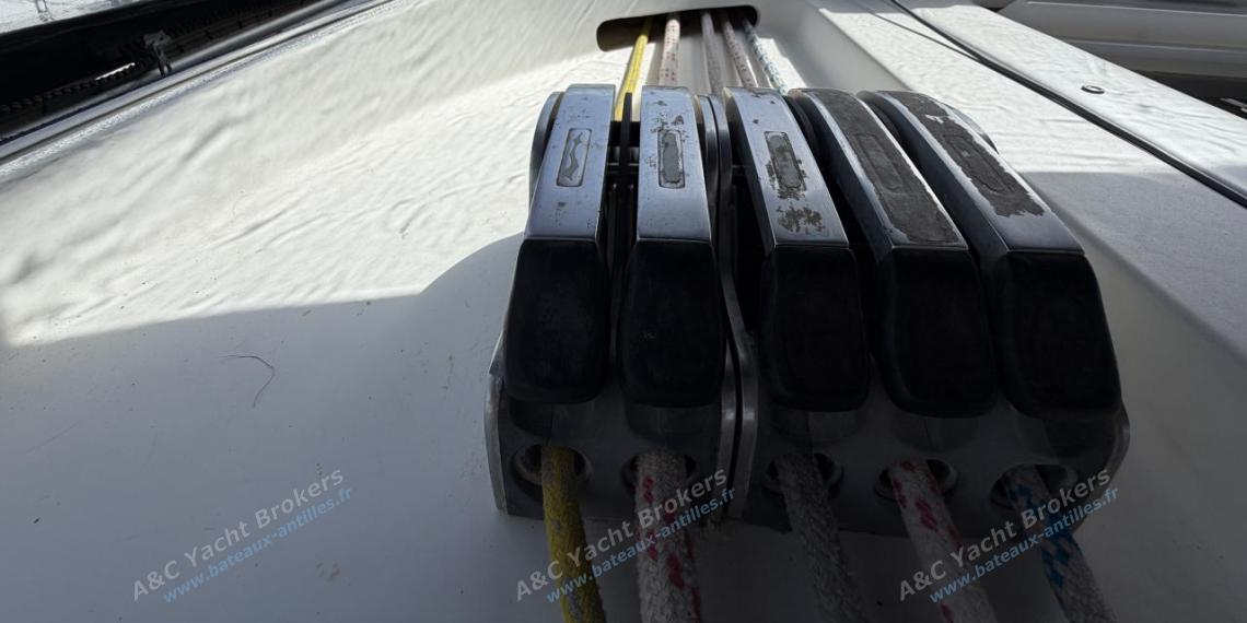 X-Yachts-X-40 : Taquets de roof bâbord X-Yachts-X-40 : Taquets de roof bâbord