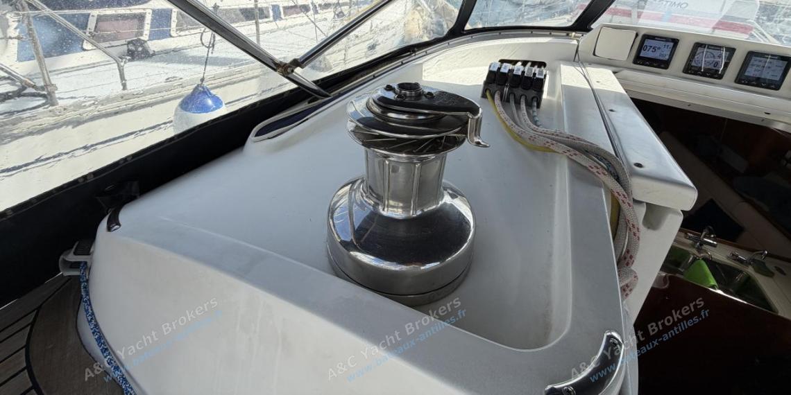 X-Yachts-X-40 : Winche de roof bâbord X-Yachts-X-40 : Winche de roof bâbord