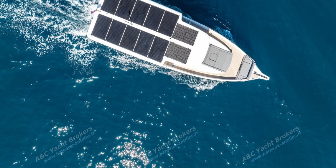 Jeanneau Sea Loft 480 : panneaux solaires de 4.2 KW